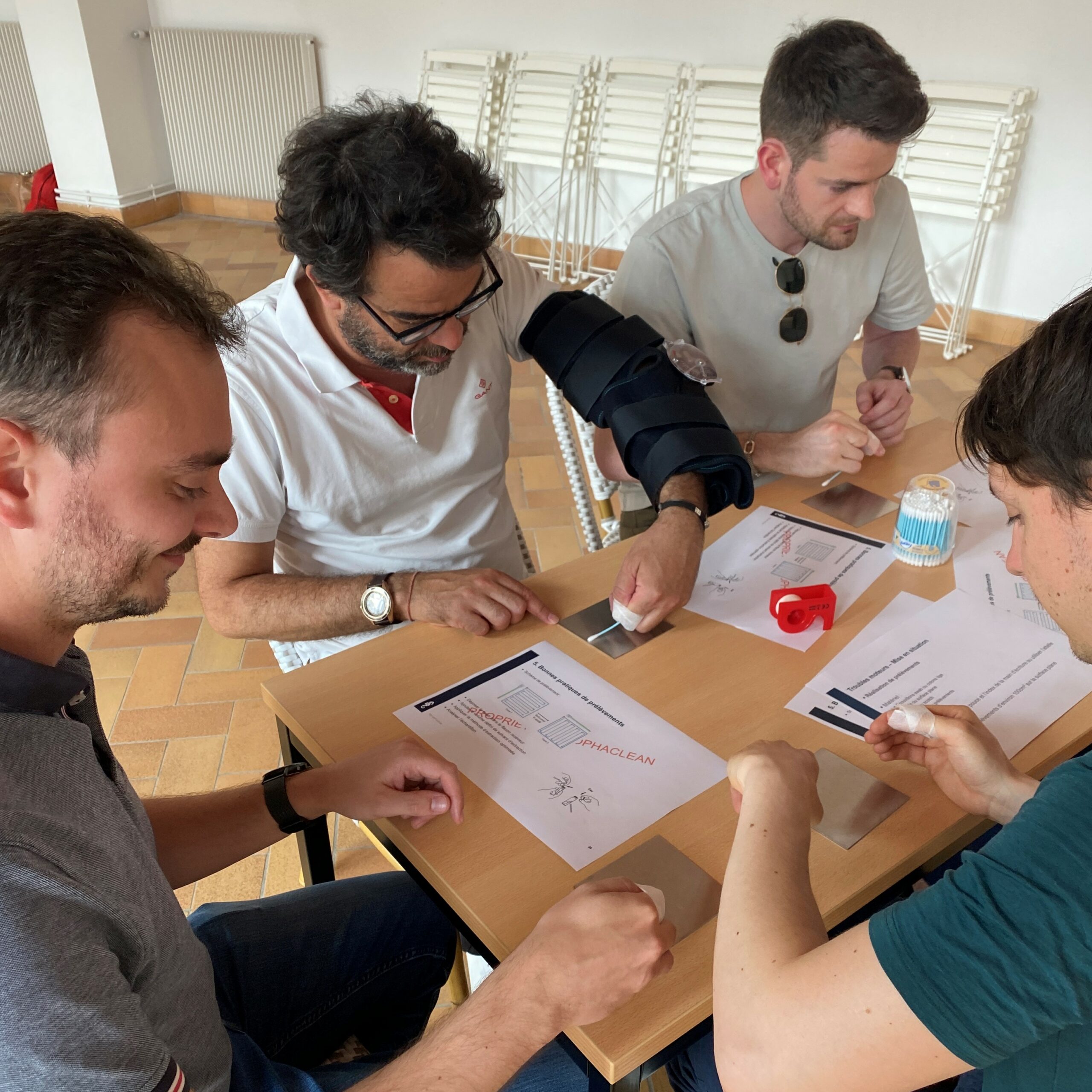 L'atelier simulant un handicap moteur au niveau du membre supérieur