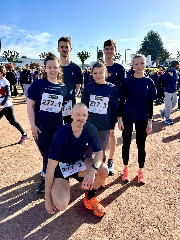 Fabien, Alice, Jade, Lory, Jonathan et Gaétan 
(de bas en haut et de gauche à droite)